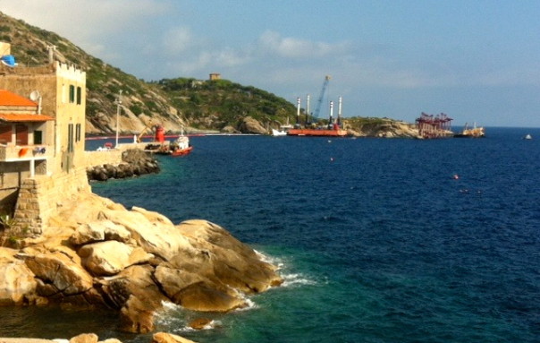 Il panorama di Giglio Porto senza la Concordia