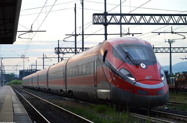 Treni guasto da .com Treni guasto a Firenze e investimento sulla linea Venezia Bologna Ritardi e disagi per i viaggiatori di Pasqua