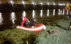 IL recupero del corpo del giovane coreano da parte dei sommozzatori dei Vigili del Fuoco