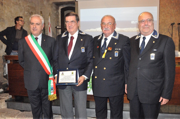 Da sin. il sindaco Sergio Ortelli, Silvio Bartolotti, Silvano Molducci e Osvaldo Landini