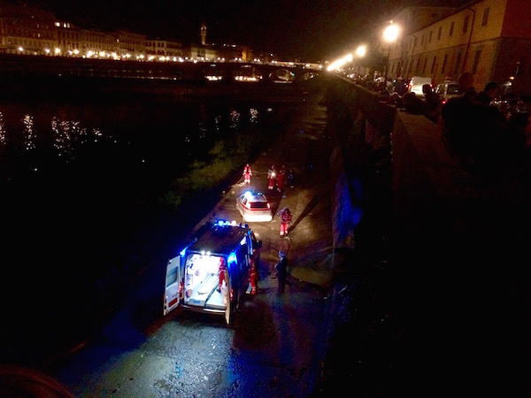 Momenti del salvatggio in Arno