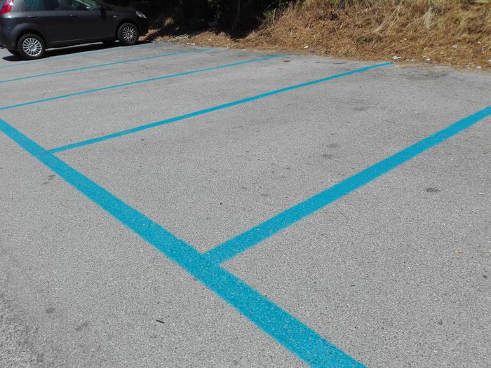 firenze assessore giorgio parcheggi per residenti colorati di giallo e con la scritta riservato da Firenzepost.it firenze assessore giorgio parcheggi per residenti colorati di giallo e con la scritta riservato