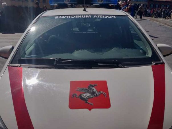 Bagno a Ripoli: girano armati, in casa scoperto un arsenale. Denunciata coppia di 50enni Bagno a Ripoli: girano armati, in casa scoperto un arsenale. Denunciata coppia di 50enni