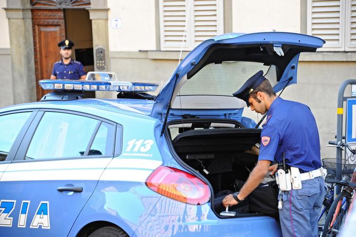 prato scoperta banca illegale al servizio di 3 gruppi che si occupavano di droga e traffico di migranti 41 gli indagati da Firenzepost.it prato scoperta banca illegale al servizio di 3 gruppi che si occupavano di droga e traffico di migranti 41 gli indagati