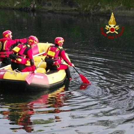 Orbetello: allarme per auto finita nel canale. Nell’abitacolo non c’era nessuno Orbetello: allarme per auto finita nel canale. Nell’abitacolo non c’era nessuno