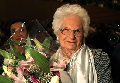 Liliana Segre sotto attacco: sui social la chiamano “nazista”. Solidarietà dalla politica Liliana Segre sotto attacco: sui social la chiamano “nazista”. Solidarietà dalla politica