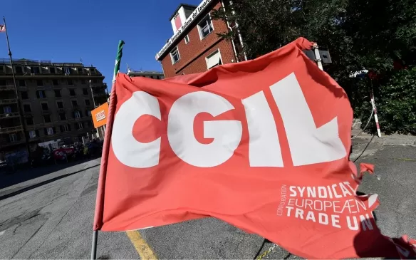 Firenze pannelli da .com Firenze pannelli cadono dal soffitto di una piscina Colpita un’atleta che non ha riportato danni gravi