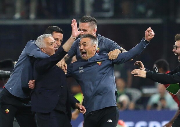 Roma di Mourinho vince la Conference: battuto il Feyenoord con gol di Zaniolo (1 0). Pagelle