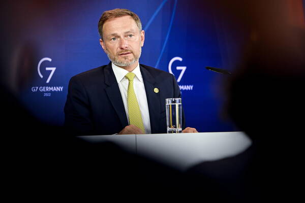 G7: Germania dice no a debito condiviso per sostenere Zelensky