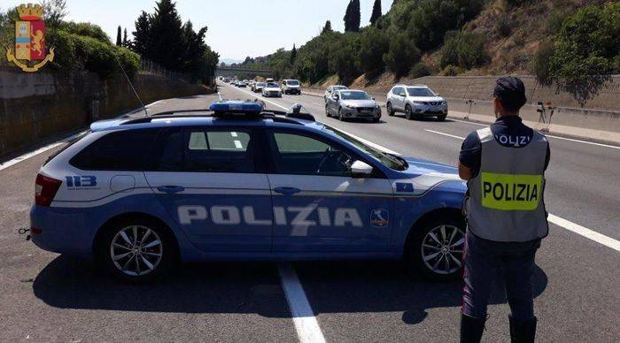 Autostrada A1: scoperti con cocaina, ecstasy e hashish in auto. Arrestati due trentenni ad Arezzo