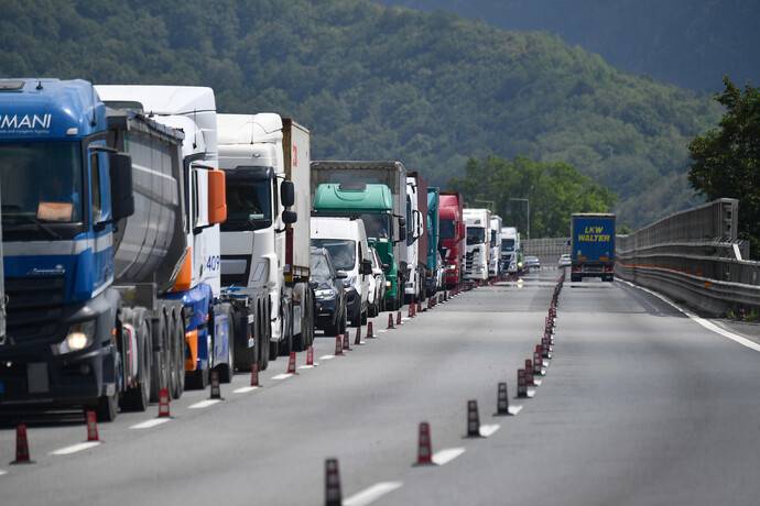 Fipili due da .com Fipili due incidenti in direzione Livorno Lunghe code tra Firenze Scandicci e Ginestra Fiorentina