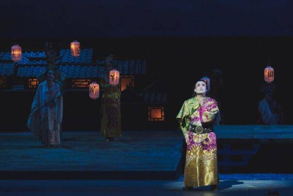 Quasi 12 minuti d'applausi alla conclusione della prima recita