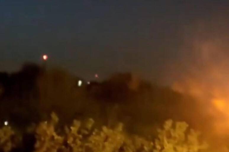 Israele: attacco all’Iran con droni, ma danni limitati. Teheran non prevede “risposte imminenti”