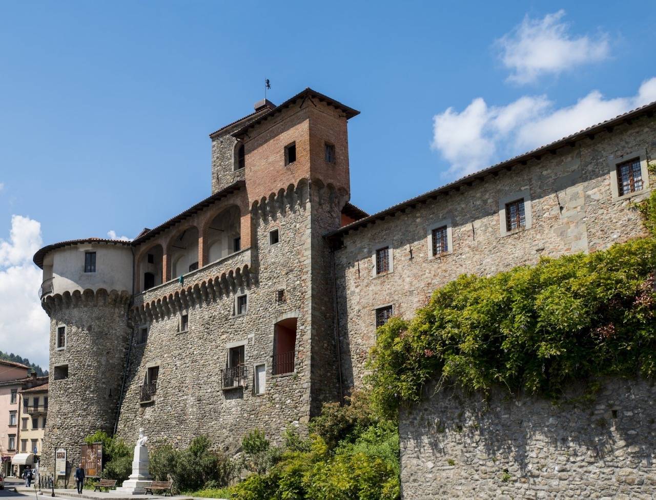 Castelnuovo Garfagnana: il Presidente della Regione in visita alla Rocca Ariostesca, che riapre al pubblico