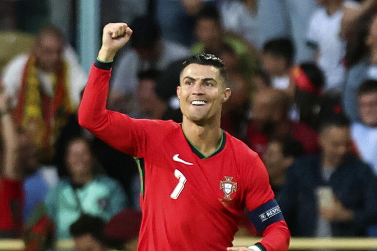 mondiali 2026 portogallo batte uzbekistan 5 0 con doppietta di cristiano ronaldo che 232 l8217unico ad aver segnato in 6 edizioni iridate da Firenzepost.it mondiali 2026 portogallo batte uzbekistan 5 0 con doppietta di cristiano ronaldo che 232 l8217unico ad aver segnato in 6 edizioni iridate