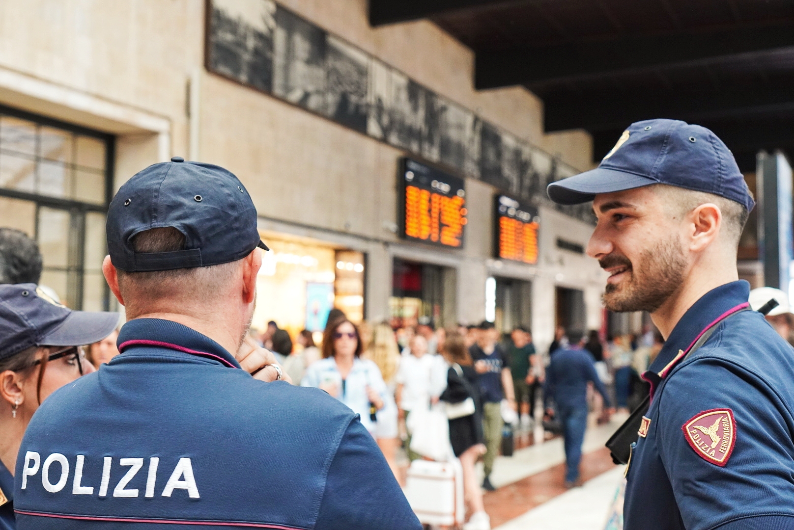 Firenze ragazze da .com Firenze ragazze fermate dalla Polfer con cacciaviti soldi orologi Una era evasa dai domiciliari