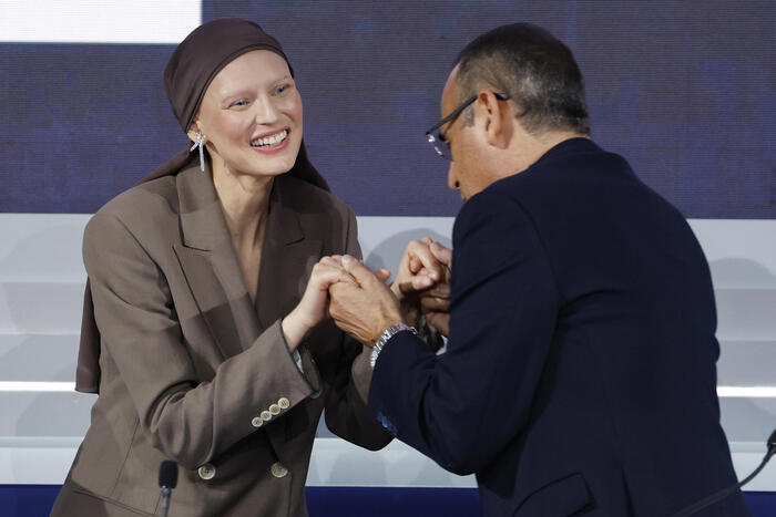 Festival Sanremo da .com Festival di Sanremo Carlo Conti Il Papa ignaro del video Siamo oltre la fantascienza Bianca Balti Qui per celebrare la vita