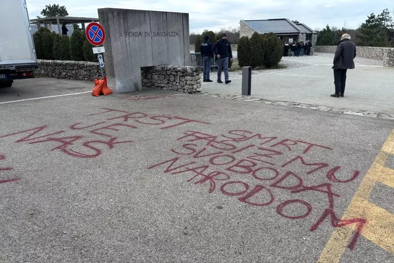 Foiba Basovizza da .com Foiba di Basovizza vandalizzata con tre scritte in sloveno Giorgia Meloni Oltraggio alla Nazione