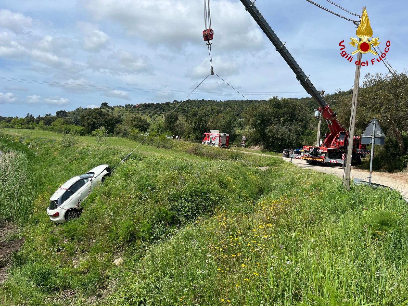 Massa Marittima da .com Massa Marittima incidente nella notte auto finisce nel canale foto
