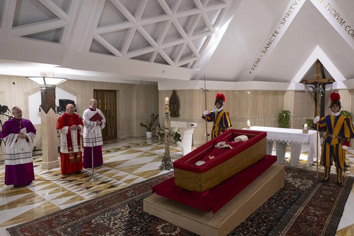 Funerali Papa da .com Funerali di Papa Francesco sabato alle 10 Ci saranno Trump e Zelensky Occasione per avviare colloqui su pace e dazi
