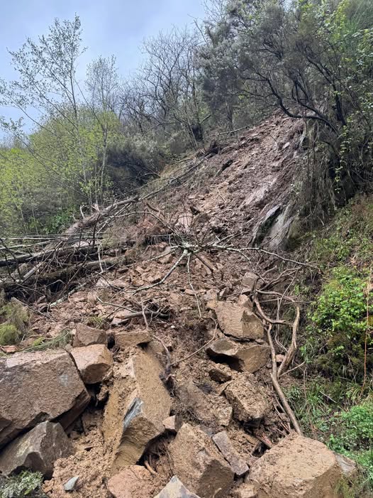 Maltempo in Versilia: frana a Fabbriche di Vergemoli, frazioni isolate. Appello del sindaco di Stazzema: “Aiutateci” Maltempo in Versilia: frana a Fabbriche di Vergemoli, frazioni isolate. Appello del sindaco di Stazzema: “Aiutateci”