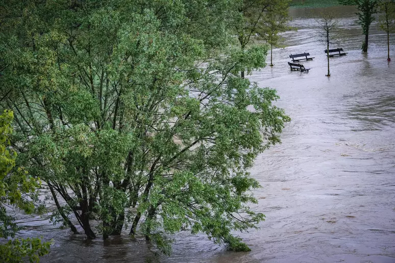 Maltempo padre da .com Maltempo padre e figlio trascinati via da torrente in piena nel Vicentino