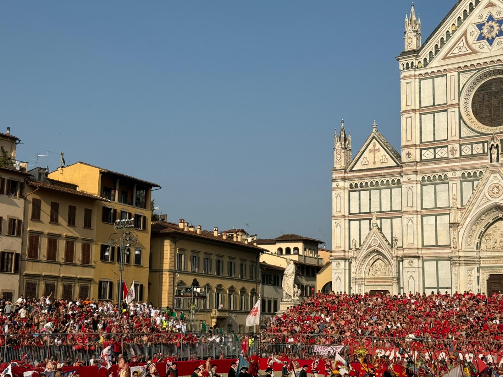 calcio storico 2026 azzurri in finale con i rossi battuti i bianchi 18 e mezza a 4 ma il regolamento va rivisto da Firenzepost.it calcio storico 2026 azzurri in finale con i rossi battuti i bianchi 18 e mezza a 4 ma il regolamento va rivisto
