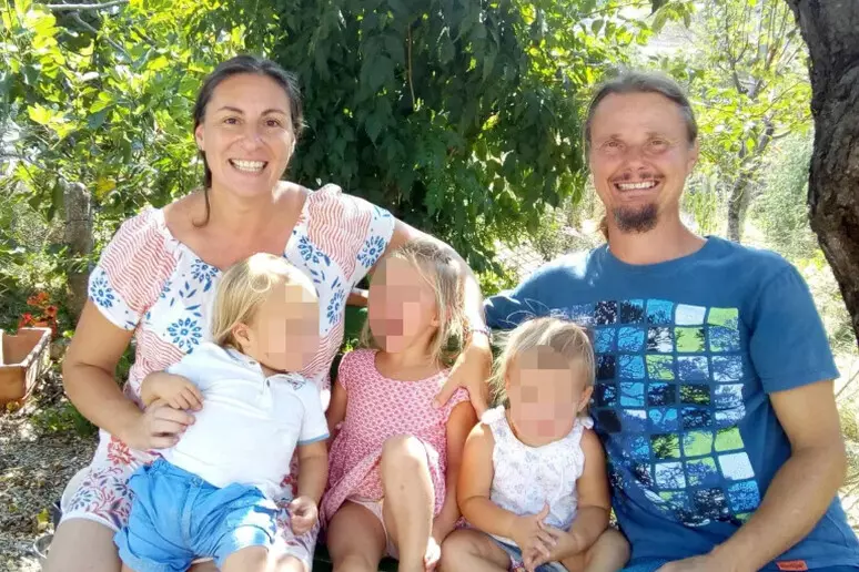 famiglia nel bosco rigettato il ricorso i bambini restano nella struttura sospesa la responsabilit224 genitoriale da Firenzepost.it famiglia nel bosco rigettato il ricorso i bambini restano nella struttura sospesa la responsabilit224 genitoriale