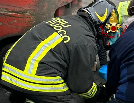 calenzano incidente sul lavoro operaio incastrato sotto al muletto soccorso dai vigili del fuoco da Firenzepost.it calenzano incidente sul lavoro operaio incastrato sotto al muletto soccorso dai vigili del fuoco