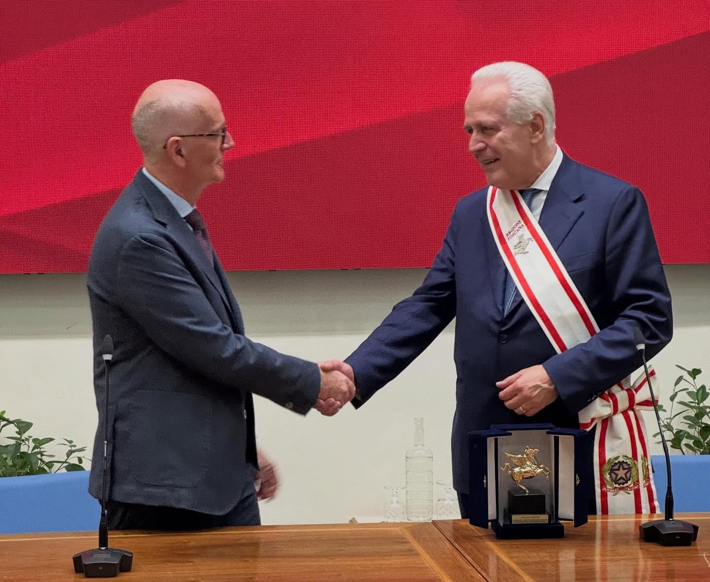 pegaso d8217oro della regione toscana a franco gabrielli da Firenzepost.it pegaso d8217oro della regione toscana a franco gabrielli