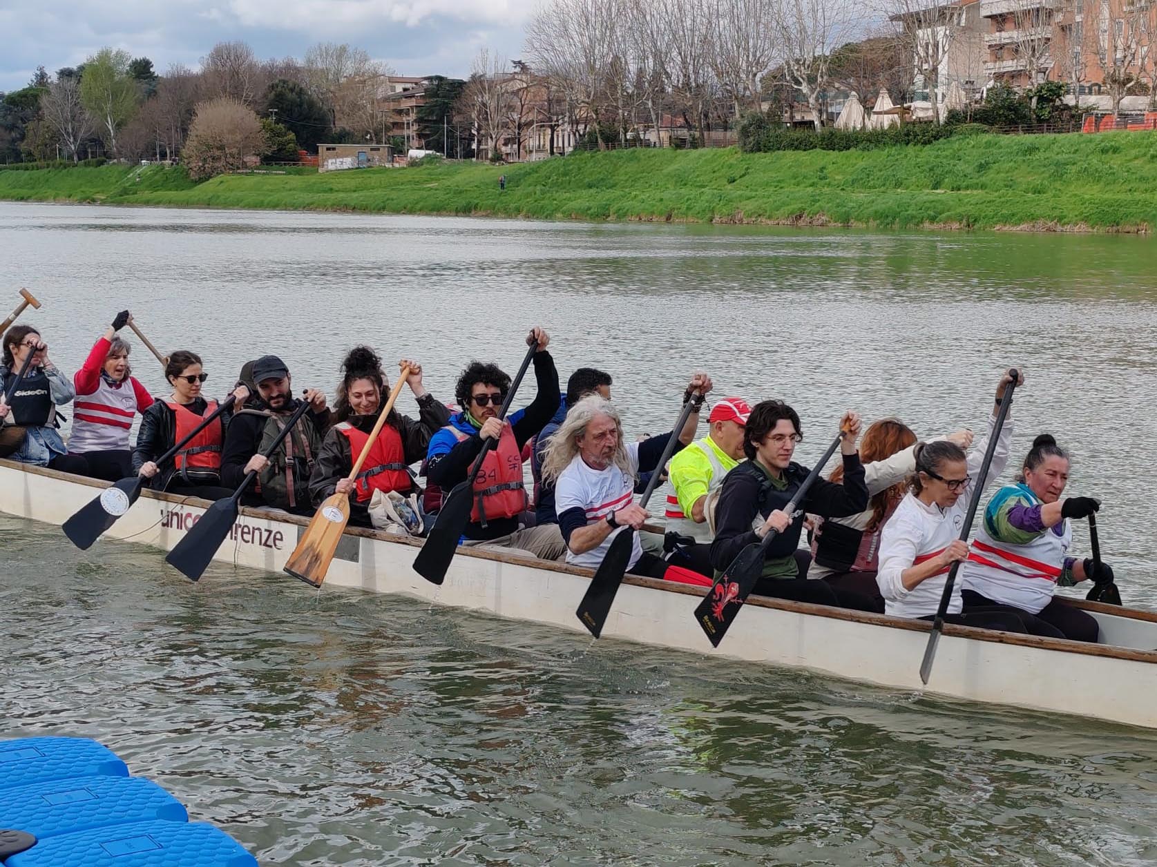Arno: Autorità di bacino e Università liberano gli argini dalla plastica. Gaia Checcucci: “Vogliamo un fiume da vivere, di nuovo balneabile”