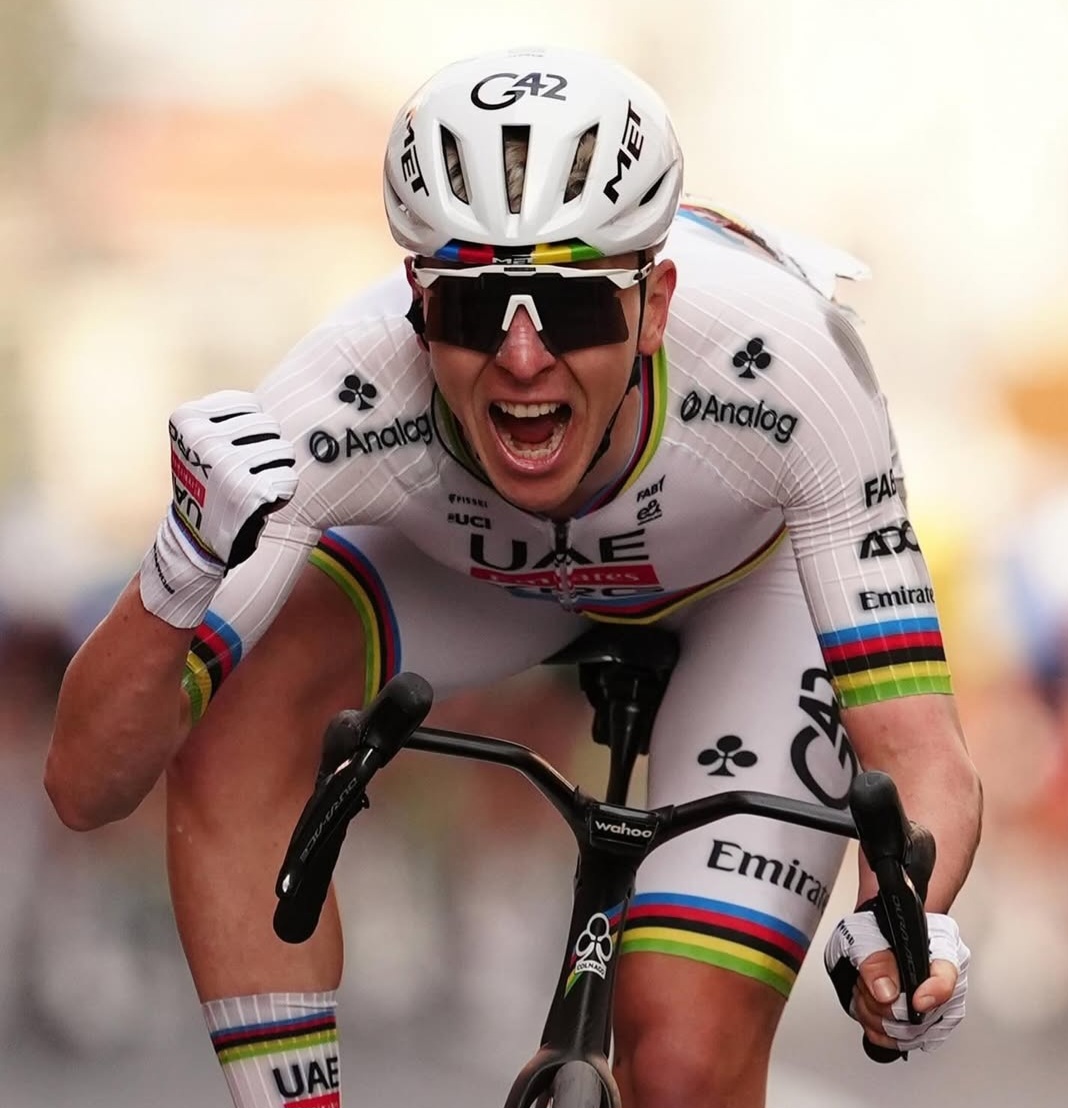 milano sanremo pogacar eroico cade e si ferisce ma vince in volata su pidcock da Firenzepost.it milano sanremo pogacar eroico cade e si ferisce ma vince in volata su pidcock