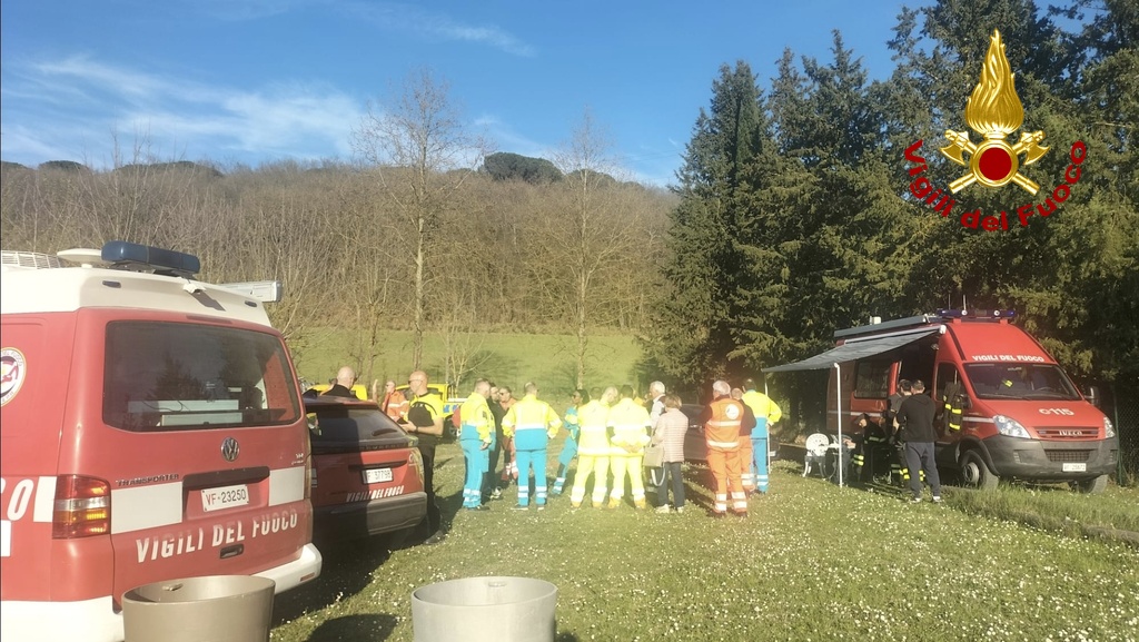 donna scomparsa a poggibonsi ricerche dei vigili del fuoco con elicottero drago e unit224 cinofile da Firenzepost.it donna scomparsa a poggibonsi ricerche dei vigili del fuoco con elicottero drago e unit224 cinofile