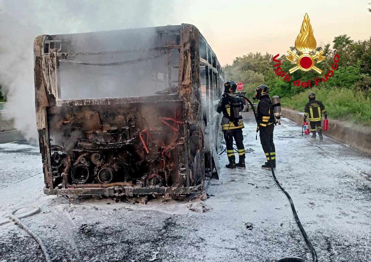 fipili paura per bus in fiamme a lastra a signa autista salvo da Firenzepost.it fipili paura per bus in fiamme a lastra a signa autista salvo