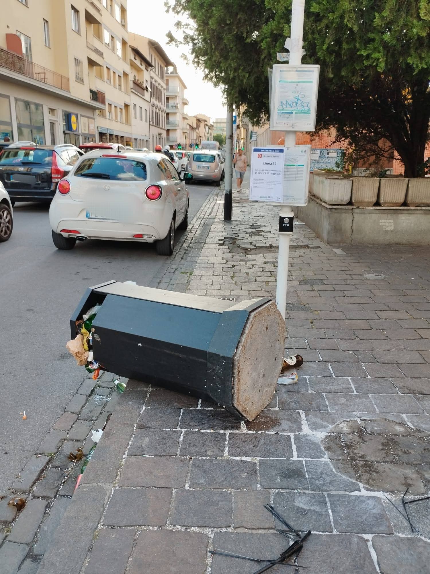 firenze san jacopino presidio dei cittadini per chiedere sicurezza basta furti e aggressioni servono controlli fissi da Firenzepost.it firenze san jacopino presidio dei cittadini per chiedere sicurezza basta furti e aggressioni servono controlli fissi