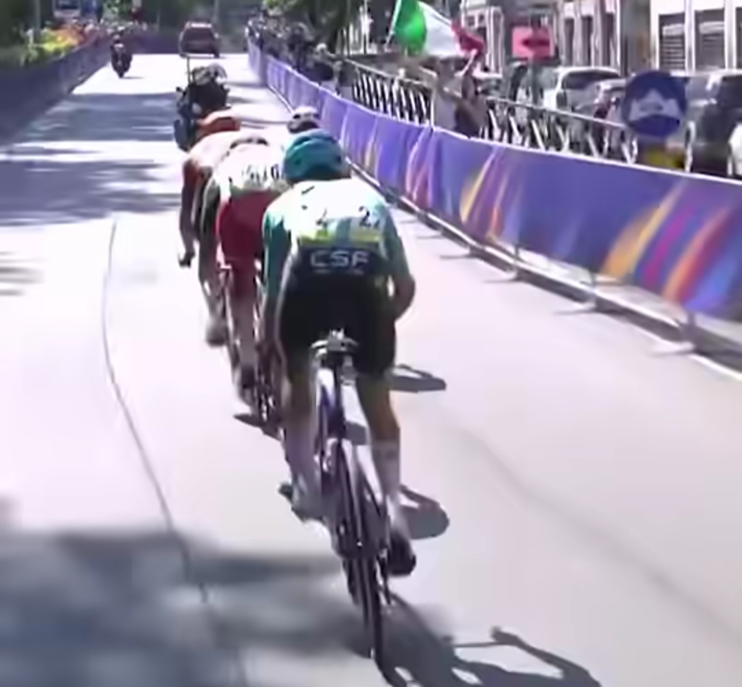 giro d8217italia 2026 lavik vince in volata sul traguardo di milano vingegaard resta maglia rosa da Firenzepost.it giro d8217italia 2026 lavik vince in volata sul traguardo di milano vingegaard resta maglia rosa