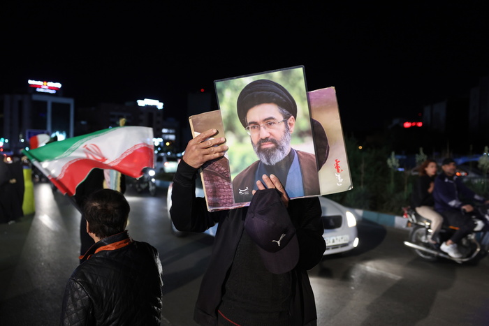 usa attacco nel sud iran khamenei ci vendicheremo ma i colloqui continuano da Firenzepost.it usa attacco nel sud iran khamenei ci vendicheremo ma i colloqui continuano