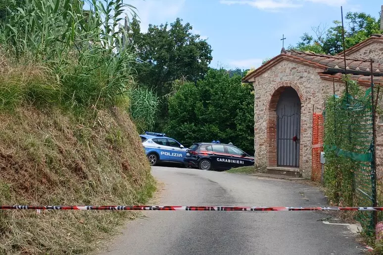 camaiore uccide con il fucile moglie e figlio in casa arrestato 63enne da Firenzepost.it camaiore uccide con il fucile moglie e figlio in casa arrestato 63enne
