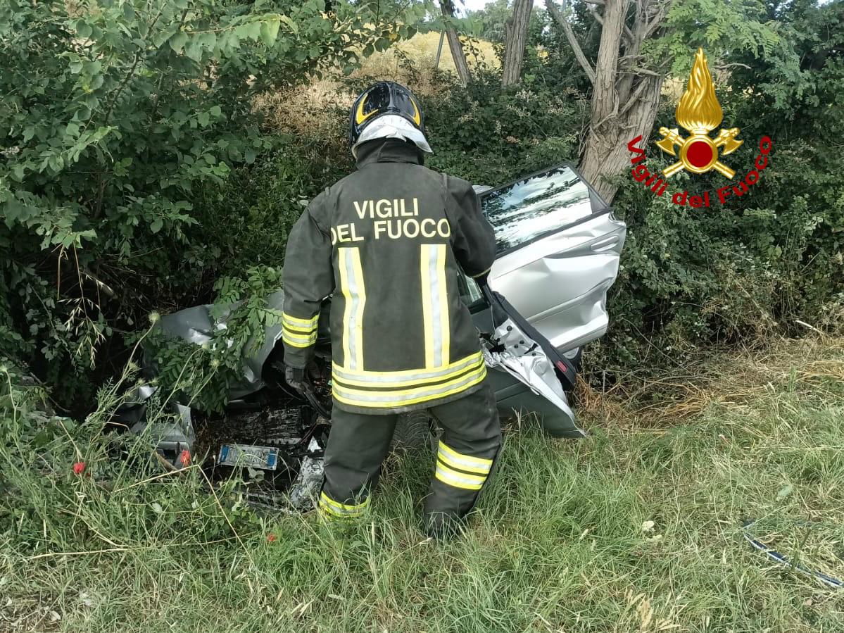 grosseto muore 34enne ribaltandosi con l8217auto all8217alba ferita bambina di 6 anni da Firenzepost.it grosseto muore 34enne ribaltandosi con l8217auto all8217alba ferita bambina di 6 anni