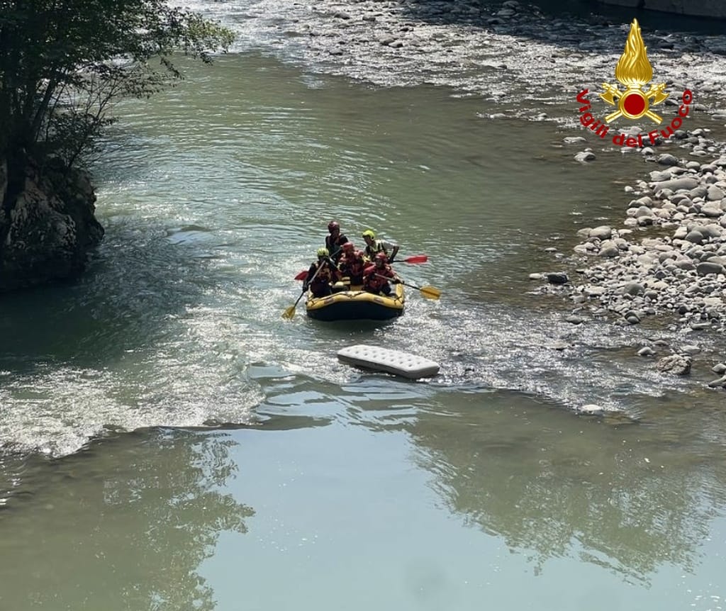 bagni di lucca trovato morto il 27enne disperso dopo tuffo nel torrente lima da Firenzepost.it bagni di lucca trovato morto il 27enne disperso dopo tuffo nel torrente lima