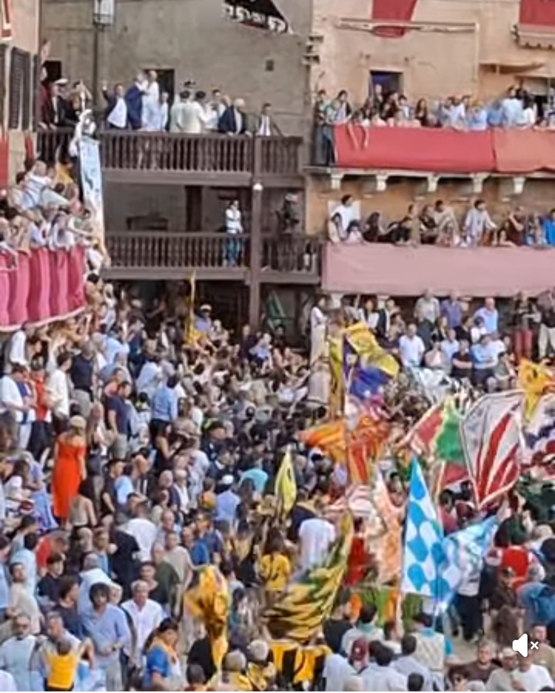 palio di siena vince l8217aquila con il cavallo diodoro montato da tittia un successo che mancava dal 1992 da Firenzepost.it palio di siena vince l8217aquila con il cavallo diodoro montato da tittia un successo che mancava dal 1992