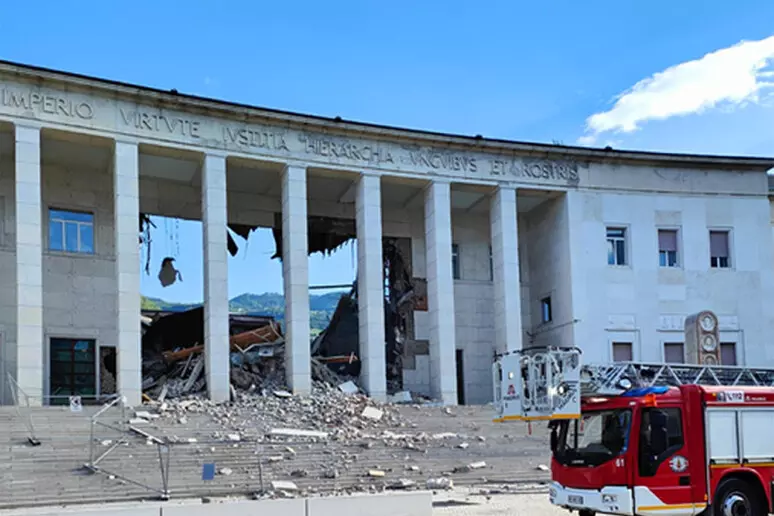 crollo al tribunale di bolzano cede un quarto dell8217edificio da Firenzepost.it crollo al tribunale di bolzano cede un quarto dell8217edificio