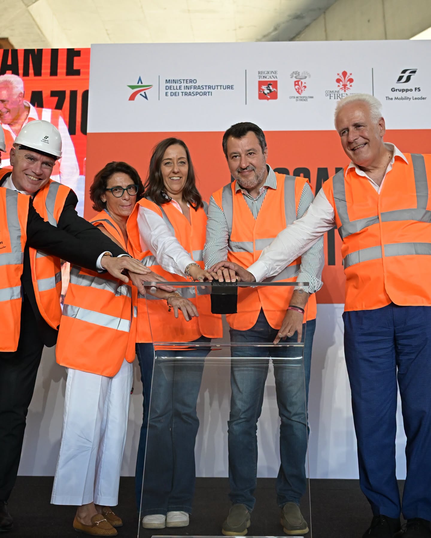 alta velocit224 a firenze scavo completato abbattuti ultimi diaframmi delle due gallerie davanti a salvini giani e funaro da Firenzepost.it alta velocit224 a firenze scavo completato abbattuti ultimi diaframmi delle due gallerie davanti a salvini giani e funaro