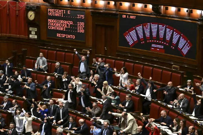 legge elettorale governo battuto sulle preferenze per un voto opposizioni meloni al colle lei riflettiamo e andiamo avanti da Firenzepost.it legge elettorale governo battuto sulle preferenze per un voto opposizioni meloni al colle lei riflettiamo e andiamo avanti
