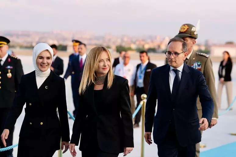 trump ad ankara deluso dalla nato meloni mi piace 232 una brava persona ma non ci ha aiutato ombre sul vertice da Firenzepost.it trump ad ankara deluso dalla nato meloni mi piace 232 una brava persona ma non ci ha aiutato ombre sul vertice