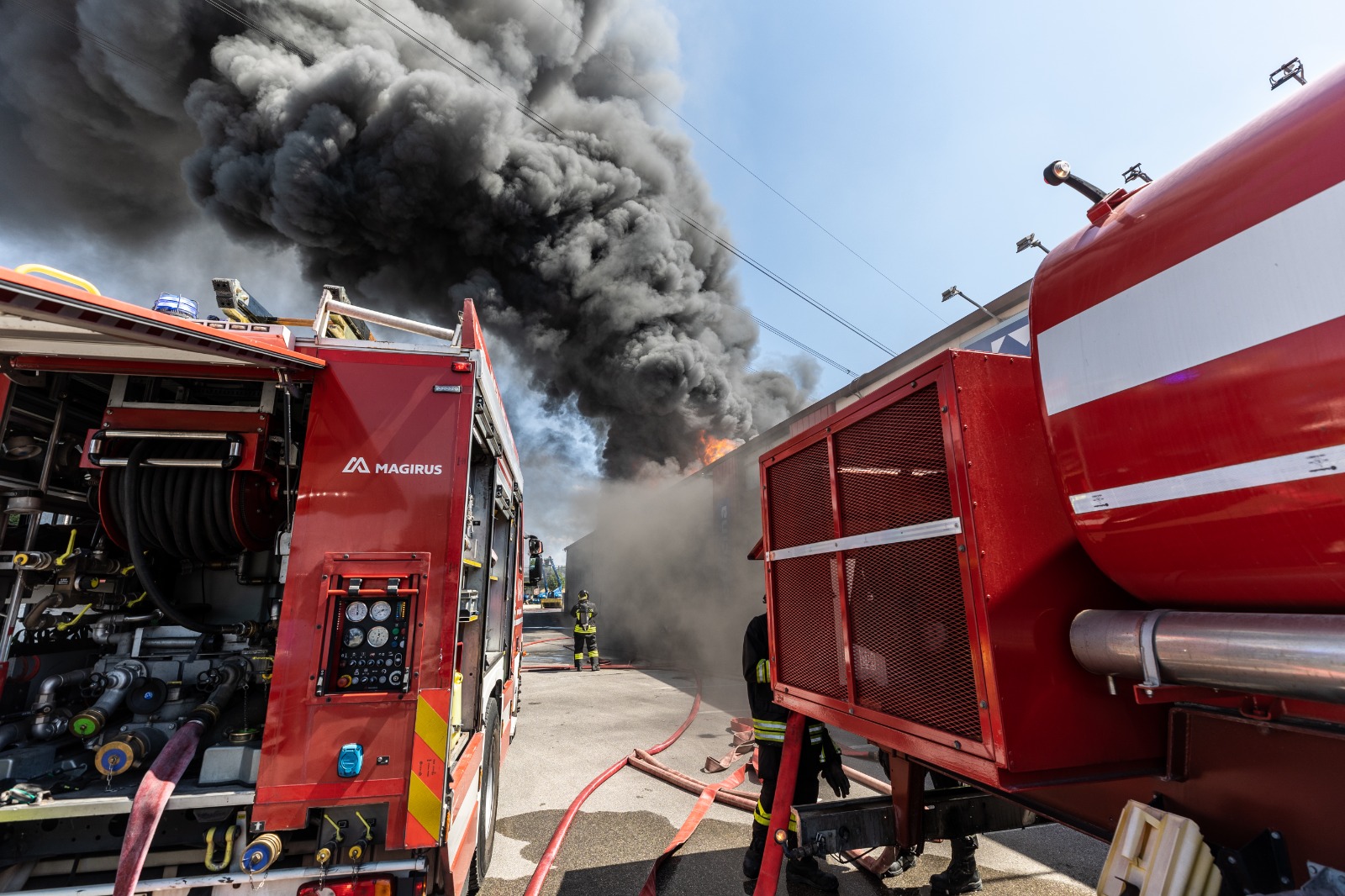 san vincenzo incendio sull8217aurelia traffico in tilt alla chiusa grande da Firenzepost.it san vincenzo incendio sull8217aurelia traffico in tilt alla chiusa grande