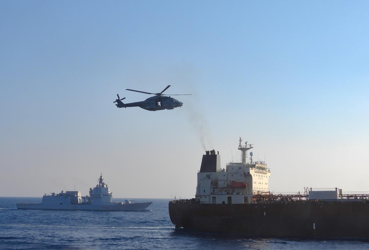 nave della marina italiana abborda petroliera della flotta ombra russa l8217operazione a largo di pantelleria foto da Firenzepost.it nave della marina italiana abborda petroliera della flotta ombra russa l8217operazione a largo di pantelleria foto