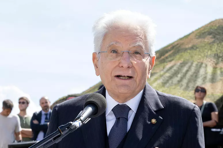 mattarella all8217ospedale di grosseto in visita alla stanza rosa primo riparo in italia dalla violenza sulle donne da Firenzepost.it mattarella all8217ospedale di grosseto in visita alla stanza rosa primo riparo in italia dalla violenza sulle donne