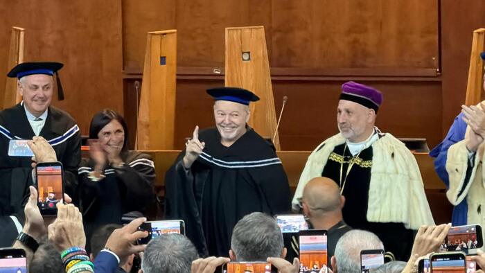 vasco rossi dottorato honoris causa all8217universit224 di salerno da Firenzepost.it vasco rossi dottorato honoris causa all8217universit224 di salerno