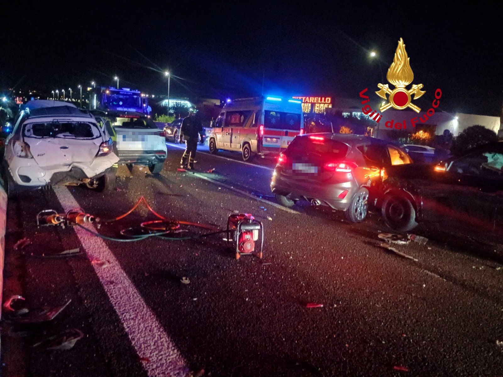 autostrada a11 raccordo sesto fiorentino maxi tamponamento fra auto due feriti da Firenzepost.it autostrada a11 raccordo sesto fiorentino maxi tamponamento fra auto due feriti
